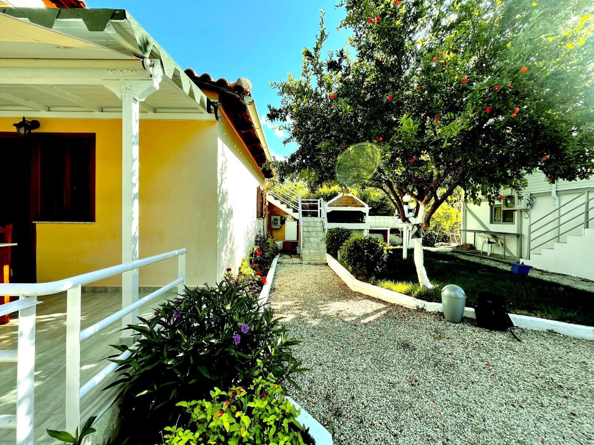 Garden Rooms Himare Exterior photo